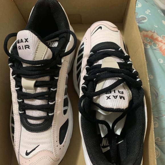 Nike air max shoes - Picture 2 of 2